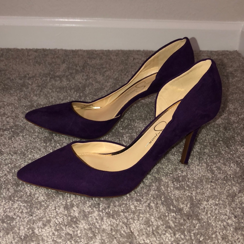 Dark purple suede pointy-toed pumps